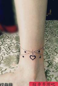 perna de nena patrón de tatuaxe de cadea de amor tótem agradable