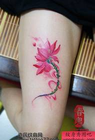 bellezza gambe bello mudellu di tatuaggi di lotus di culore