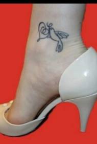 imaginea tatuajului de pasăre frumoasă poză de picioare frumoase