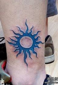 a color effect on the leg Sun tattoo pattern