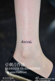 pola tato karakter di pergelangan kaki