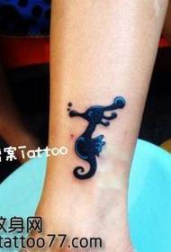 kafafu kyawawan totem hippocampus tattoo