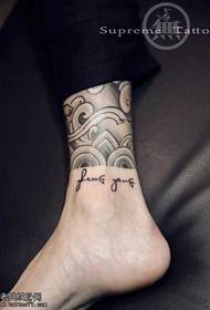 disegno del tatuaggio del testo alla caviglia
