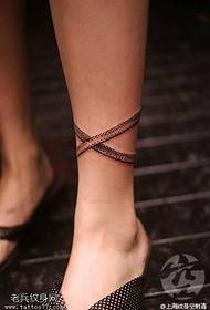 простий і красивий візерунок татуювання кільця для ніг