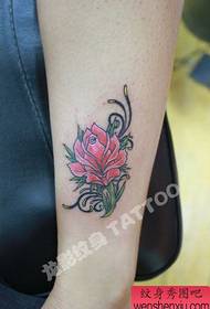 girl legs European and American style rose tattoo pattern