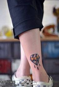 tatouage de pierres précieuses à la cheville