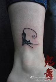симпатична мачка шема на тетоважа што им се допаѓа на девојчињата
