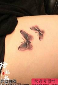 djevojke vole uzorak tetovaže leptira na nozi