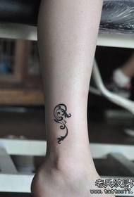 girl's leg beautiful totem tattoo pattern