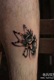 足の美しい色のクモのタトゥーパターン