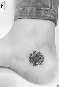 foot small fresh chrysanthemum tattoo pattern