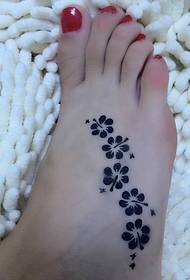 The flower tattoo on the instep is very clear