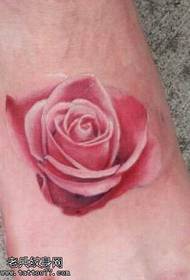 ຮູບແບບ tattoo rose ສີບົວຕີນ