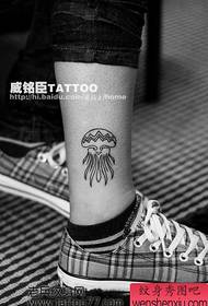 ခြေထောက်ပေါ်ပြူလာ Totem jellyfish တက်တူးထိုးပုံစံ