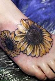 piedo de sunfloro floro tatuado Ŝablono