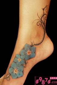 beautiful and beautiful little flower tattoo picture picture on the instep