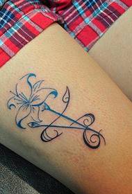 ben linje lilja tatuering mönster