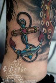kwenye muundo wa tattoo ya ankle Anchor