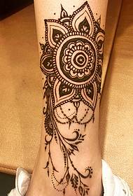 fashion good-looking Henna tattoo tattoo on bare feet