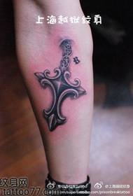 perna popular cruz pendurado corrente tatuagem padrão