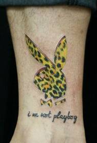 Patrón de tatuaje de pierna leopardo conejo