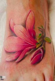 ayak pembe çiçek dövme deseni