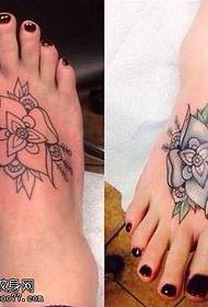 foot white flower tattoo pattern