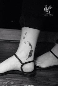 脚腕上羽毛小燕子纹身图案