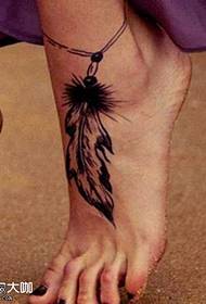 脚部个性羽毛纹身图案