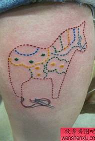 tjejer ben ull linje häst tatuering mönster