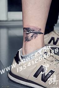 model de tatuaj de pasăre pe gleznă
