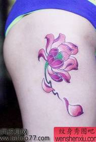 prekrasan seksi uzorak tetovaže lotosa za noge