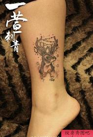 Meisje benen schattig schattig fawn tattoo patroon