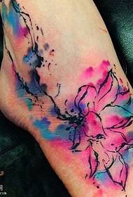 발 수채화 연꽃 문신 패턴
