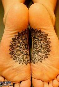 ногою чорний соняшник унікальний татуювання візерунок