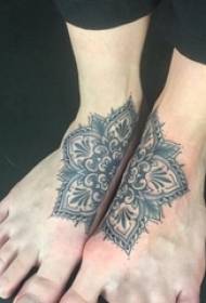 girls on the black insole simple line plant flower tattoo picture