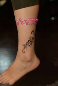 imagine de tatuaj de floare de viță de vie gleznă creativă