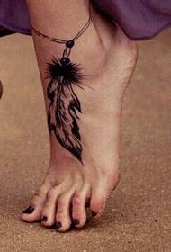 girls feet beautiful and beautiful feather chain tattoo picture