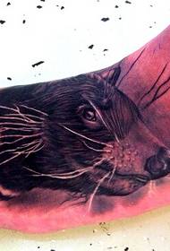 ұлдар аяқтарының классикалық әдемі жануарлардың басына арналған тату-сурет