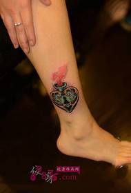 okul kalp kilidi kişilik ayak bileği dövme resmi