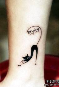 footed kattunge tatuering mönster delat av tatuering show