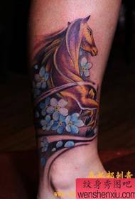 fot personlighet söt blå blomma häst tatuering mönster