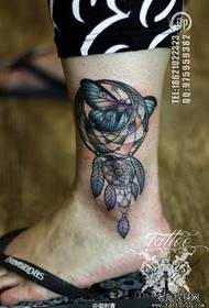Isithombe se-Ankle color se-catcher tattoo