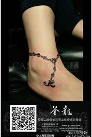 dievča členok módne krásne nohy Reťazec tetovanie vzor