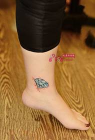 gambar tato kecil pergelangan kaki berlian segar