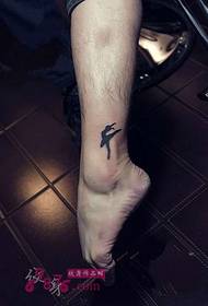 image de tatouage de cheville ballet créatif