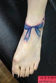 padrão de tatuagem de arco de cor bonita e popular da menina