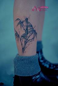 imagine de tatuaj de gleznă de bambus proaspăt mic