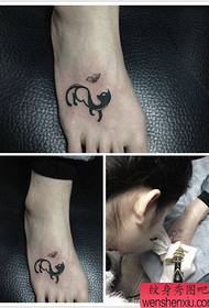 girl's instep cute cute cat tattoo pattern