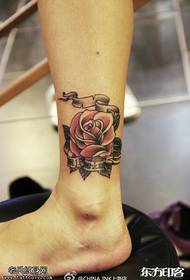 脚踝彩色玫瑰花纹身图案